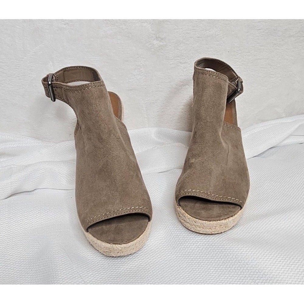 Universal Thread Wedge Sandals 8.5 Taupe Espadrille Peep Toe Ankle Strap